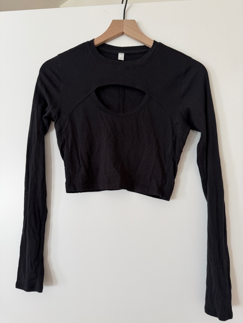 lululemon athletica Black Long-Sleeve Cutout Crop Sz 8 Pilates Yoga Basic Medium